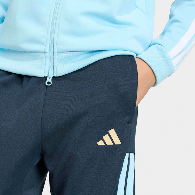 adidas Sportswear Sporthose »HOUSE OF TIRO COLORS OF, HOHER BUND, WEITES BEIN« mit normal-weiter Passform, ohne Verschluss