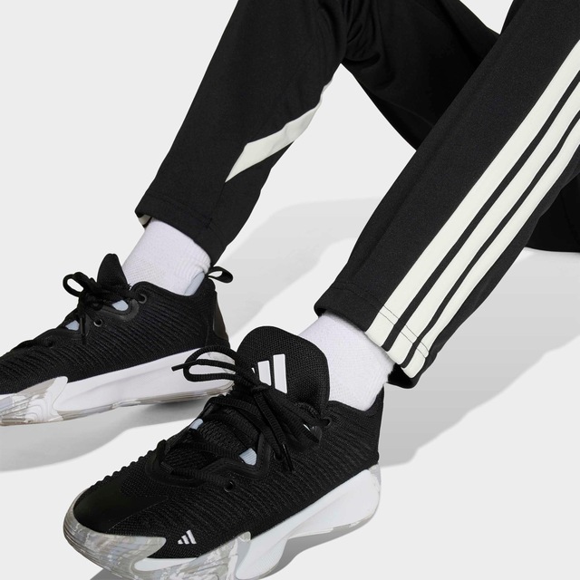adidas Sportswear Sporthose »HOUSE OF TIRO COLORS OF, HOHER BUND, WEITES BEIN« mit normal-weiter Passform, ohne Verschluss