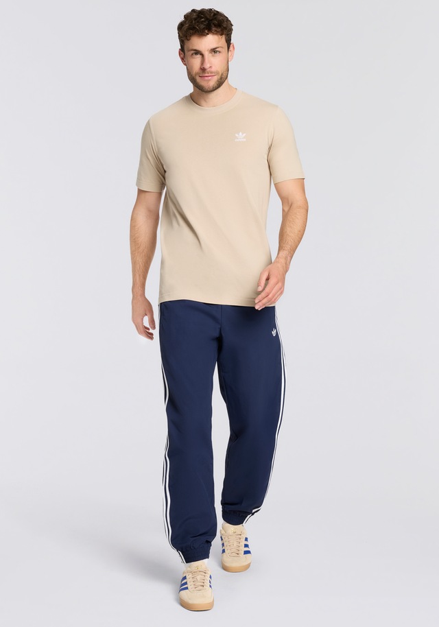 adidas Originals T-Shirt »TREFOIL ESSENTIALS« mit Trefoil Logo auf der Brust, Kurzarm, aus Baumwolljersey