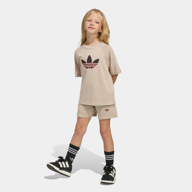 adidas Originals Trainingsanzug »LOCKERES KURZES -SET MIT TREFOIL« 2 tlg. für Kinder, mit 2 Teilen, aus Baumwolle, neutraler Schnitt