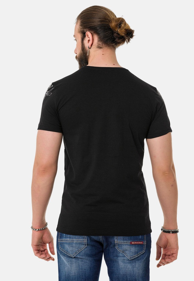 Cipo & Baxx T-Shirt »T-Shirt« mit hochwertigem Frontmotiv