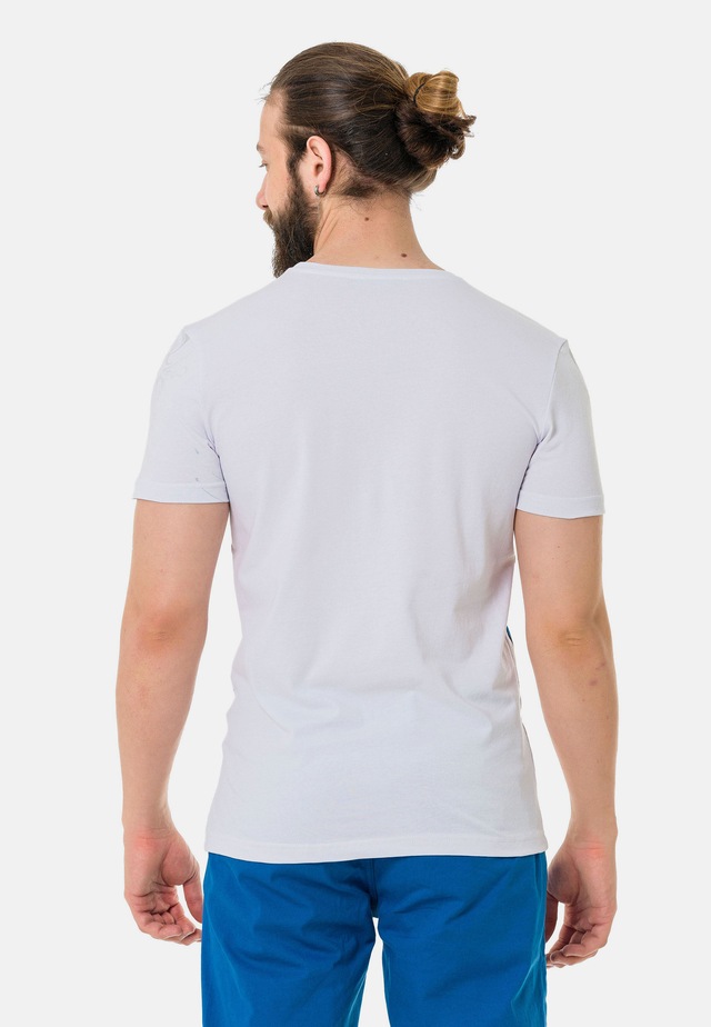Cipo & Baxx T-Shirt »T-Shirt« mit hochwertigem Frontmotiv