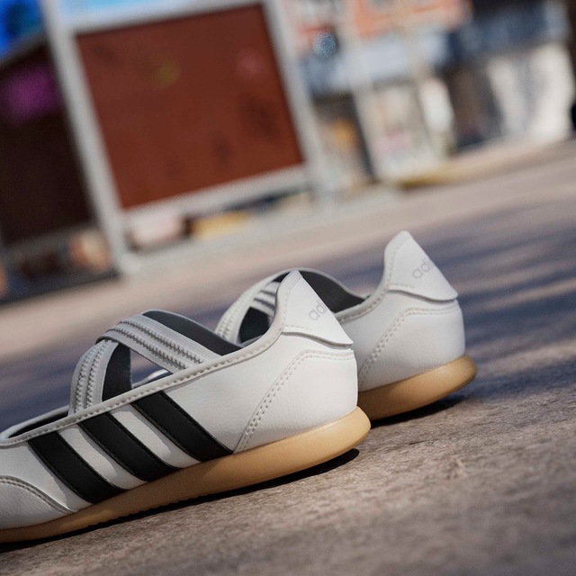adidas Sportswear Sneaker Ballerinas »BARREDA MARY JANE KIDS« Design auf den Spuren des adidas Samba Mary Jane