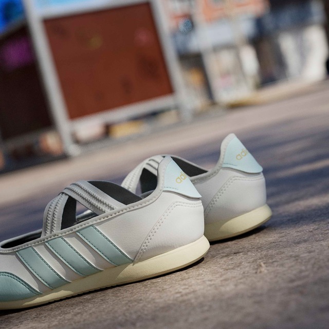 adidas Sportswear Sneaker Ballerinas »BARREDA MARY JANE KIDS« Design auf den Spuren des adidas Samba Mary Jane