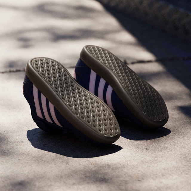 adidas Sportswear »BREAKNET SLEEK KINDER« inspiriert vom Design des adidas handball spezial