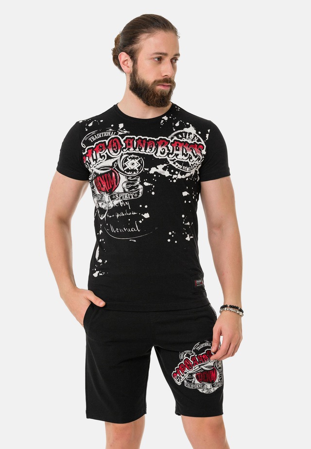 Cipo & Baxx T-Shirt »T-Shirt« mit Rundhalsausschnitt