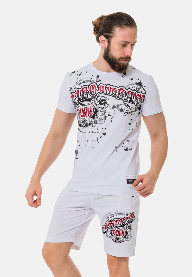 Cipo & Baxx T-Shirt »T-Shirt« mit Rundhalsausschnitt