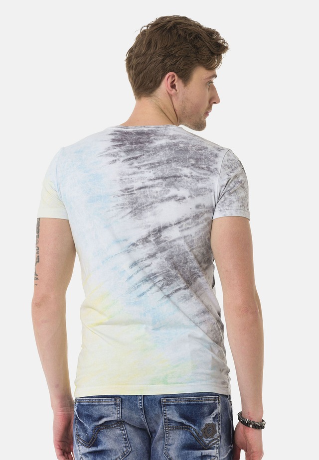 Cipo & Baxx T-Shirt »T-Shirt« im Batik-Look mit Print auf Front und Rücken