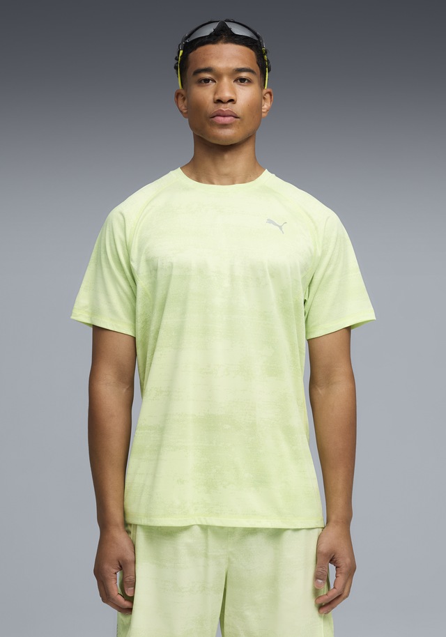 PUMA Laufshirt »M RUN VELOCITY AOP TEE« Slim Fit Passform, kurze Ärmel, für Training, mit Print-Applikation