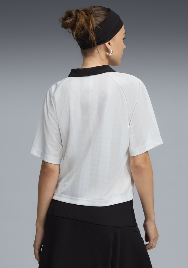 PUMA T-Shirt »ESS JERSEY« lockere Passform, Kurzarm, atmungsaktiv, mit V-Ausschnitt
