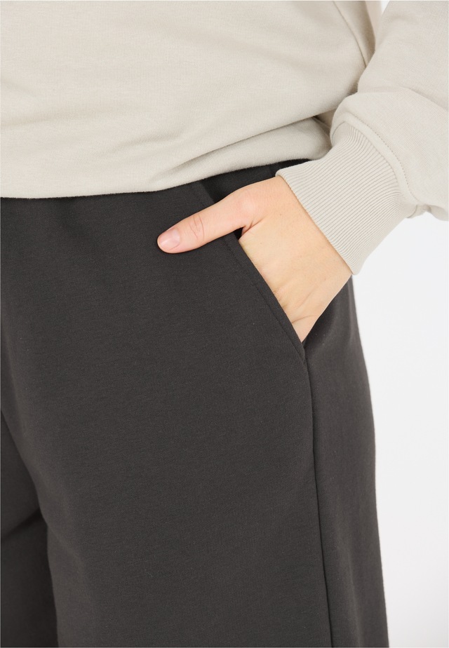 CRUZ Shorts »Rusvil« Aus atmungsaktivem Material