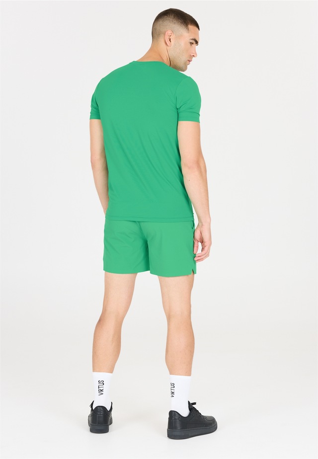 Virtus Shorts »Berk« mit Quick-Dry-Funktion