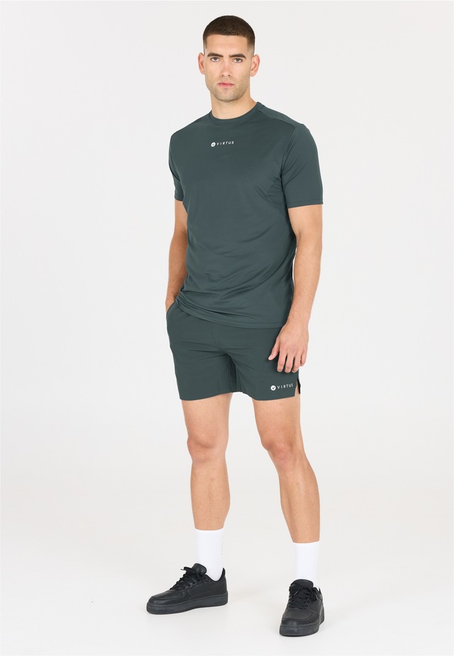 Virtus Shorts »Berk« mit Quick-Dry-Funktion