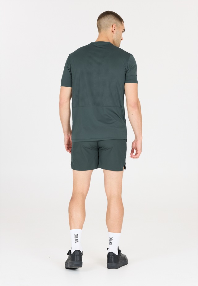 Virtus Shorts »Berk« mit Quick-Dry-Funktion