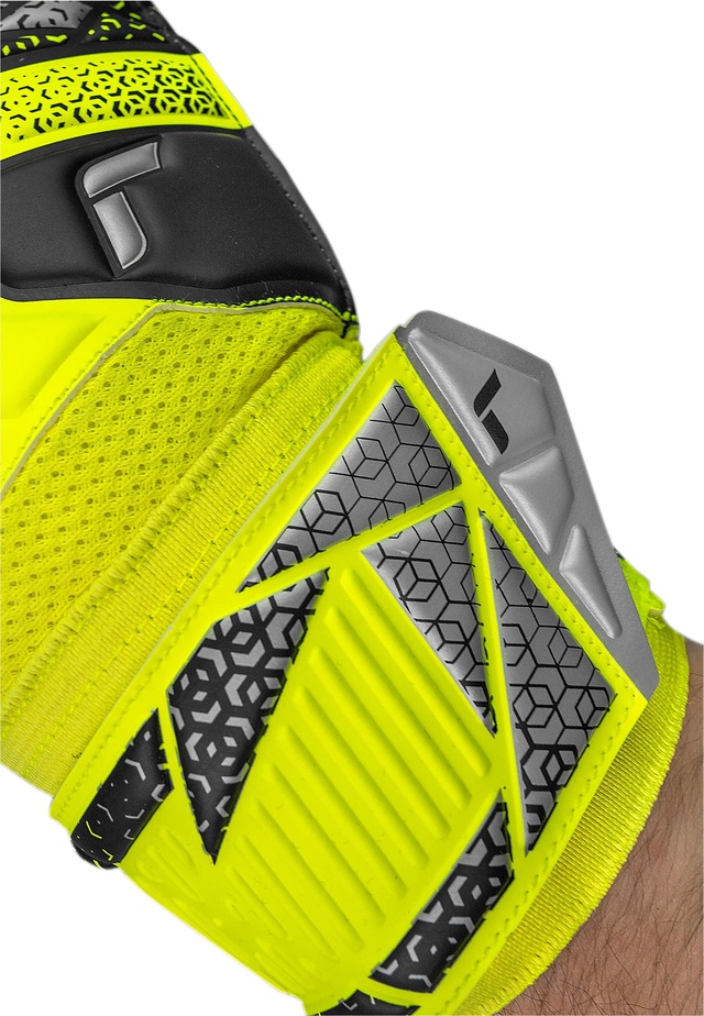 Reusch Torwarthandschuhe »Attrakt Solid« mit maximalem Grip
