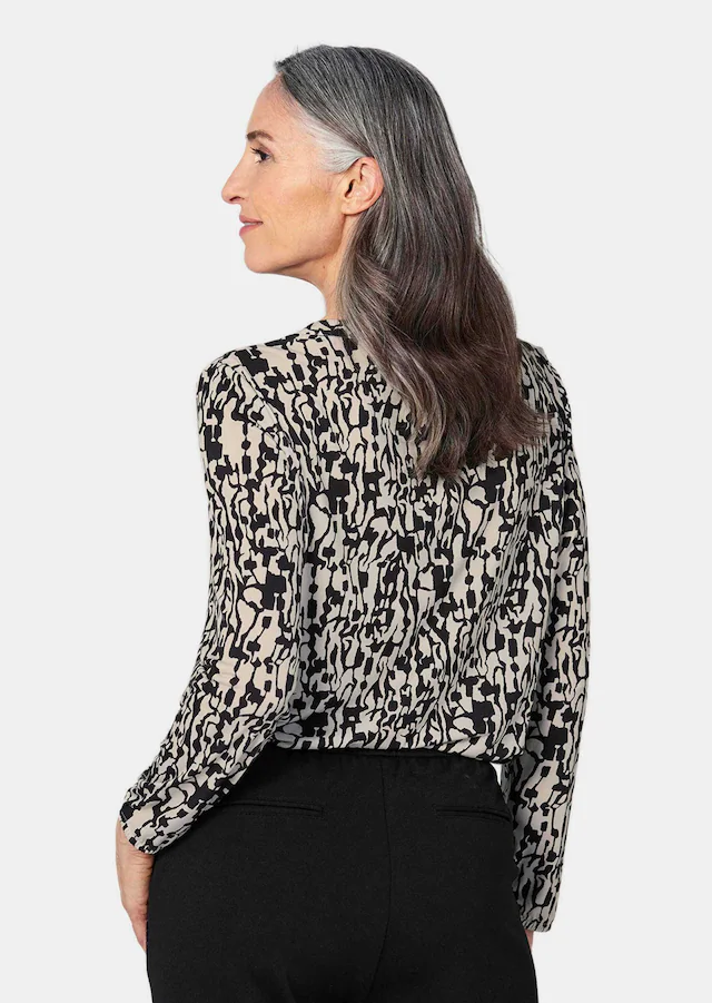 GOLDNER Kurzarmbluse »Elegantes Blusenshirt mit V-Ausschnitt« Schulterpasse mit Kräuselung