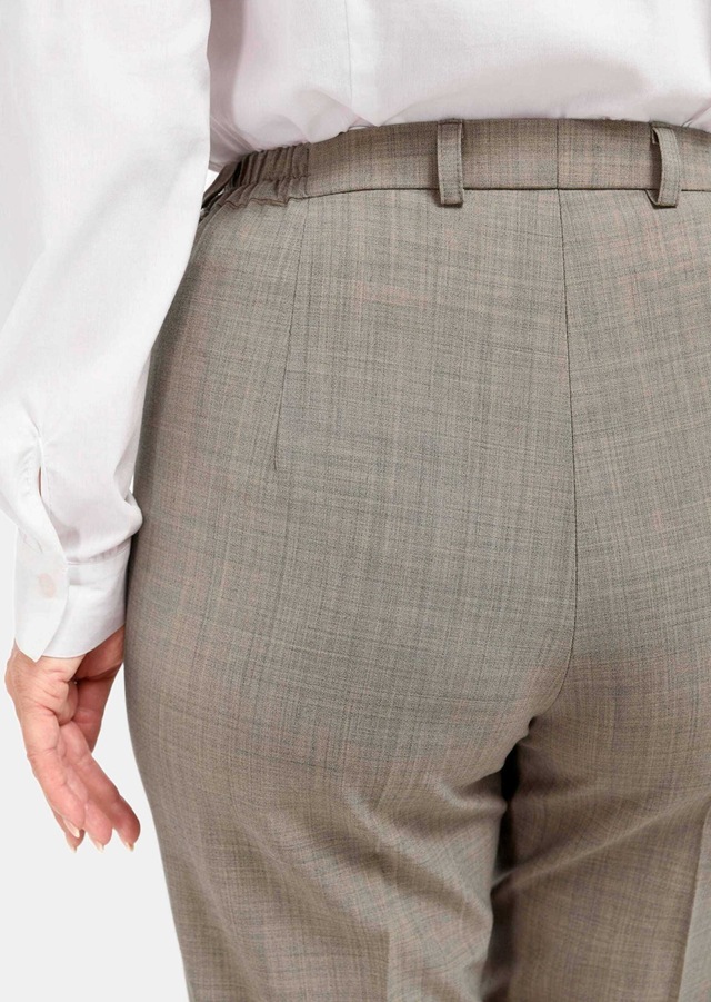 GOLDNER Stoffhose »Kurzgröße Elegante Stretchhose mit Bügelfalten« Bund mit dekorativem Zierteil