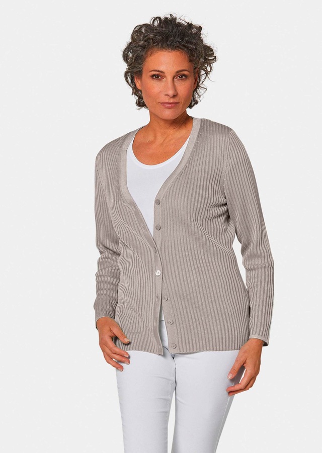 GOLDNER Strickjacke »Kurzgröße Pflegeleichte Strickjacke in hochwertiger Rippenstruktur« Mit echten Perlmuttknöpfen