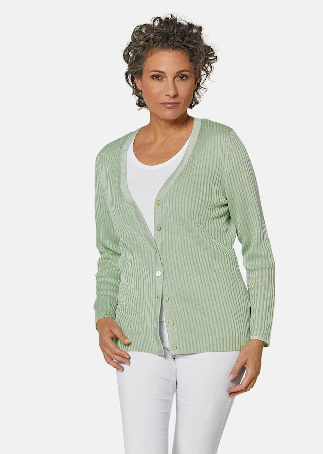 GOLDNER Strickjacke »Kurzgröße Pflegeleichte Strickjacke in hochwertiger Rippenstruktur« Mit echten Perlmuttknöpfen