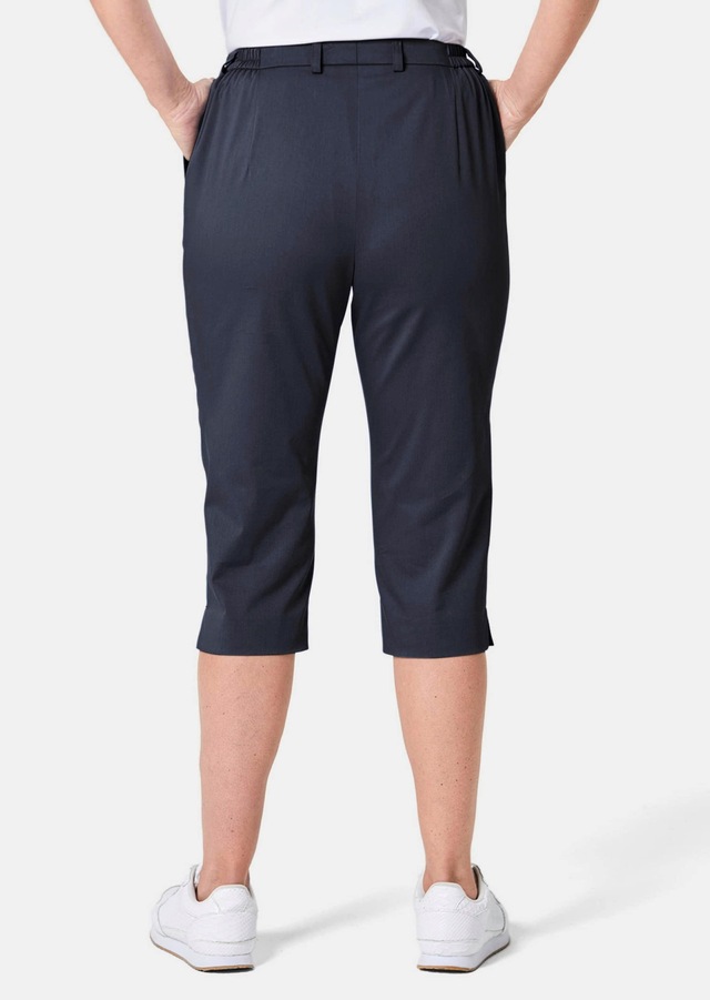 GOLDNER Caprihose »Kurzgröße Sportive Capri-Hose aus trageangenehmen Satin« Perfekt sitzende und anschmiegsame Pasform