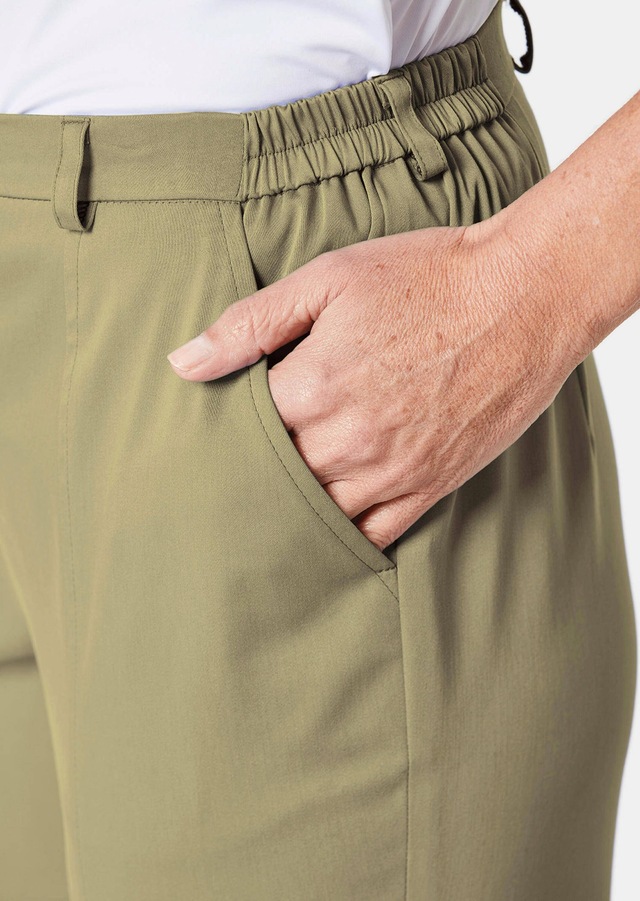 GOLDNER Caprihose »Kurzgröße Sportive Capri-Hose aus trageangenehmen Satin« Perfekt sitzende und anschmiegsame Pasform