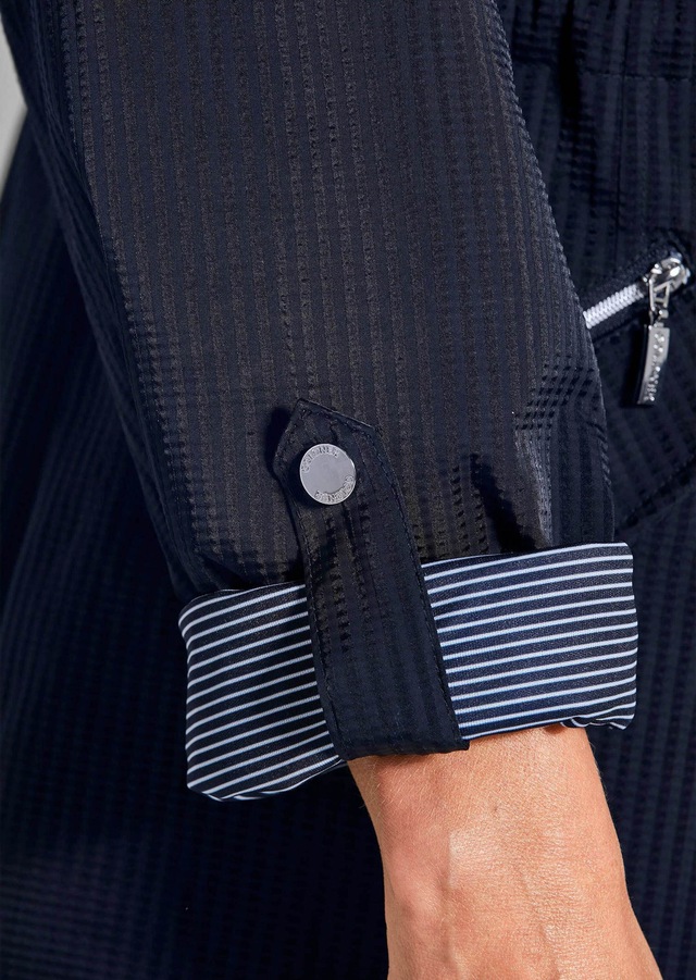 GOLDNER Blouson »Kurzgröße Longjacke aus fein strukturierter Ware« modisches, gestreiftes Innenfutter
