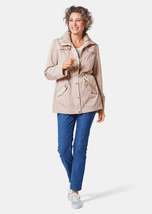 GOLDNER Blouson »Kurzgröße Longjacke aus fein strukturierter Ware« modisches, gestreiftes Innenfutter