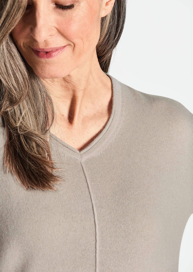 GOLDNER Strickpullover »Kurzgröße Basicpullover mit V-Ausschnitt« Aufwendig in Form gestrickt