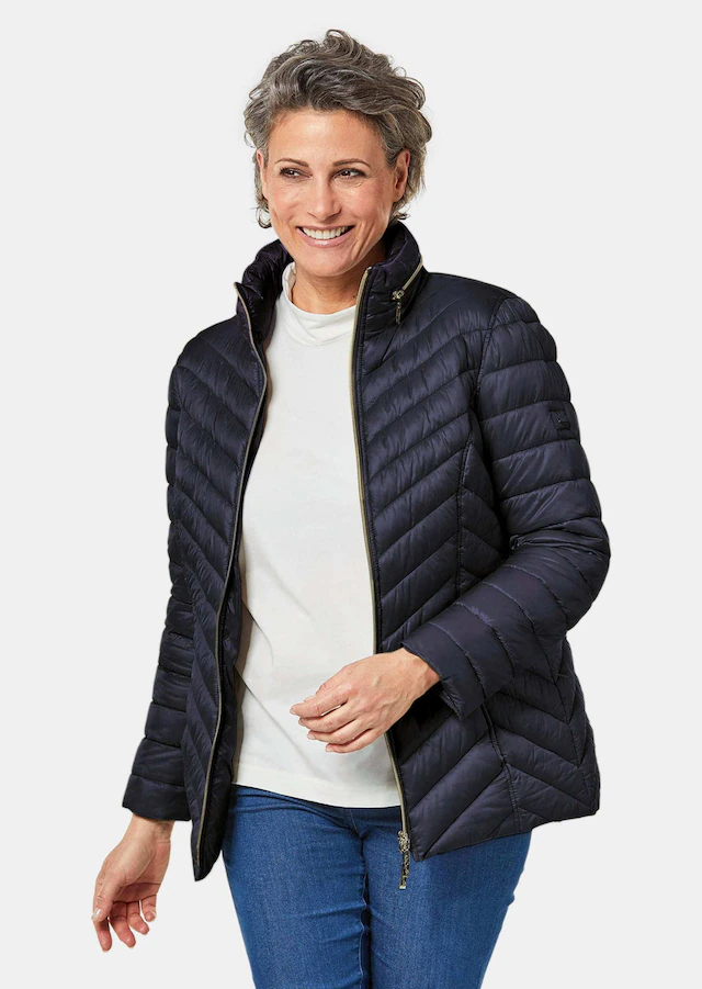 GOLDNER Steppjacke »Kurzgröße Leichte Steppjacke in knitterarmer Ware« Leichte Wattierung mit Diagonalstepp