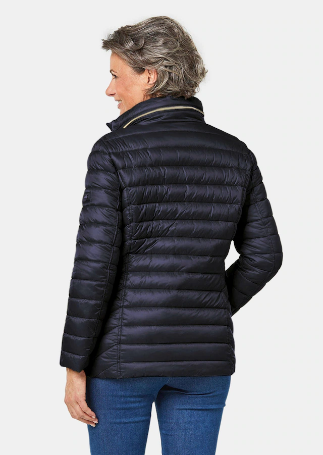 GOLDNER Steppjacke »Kurzgröße Leichte Steppjacke in knitterarmer Ware« Leichte Wattierung mit Diagonalstepp