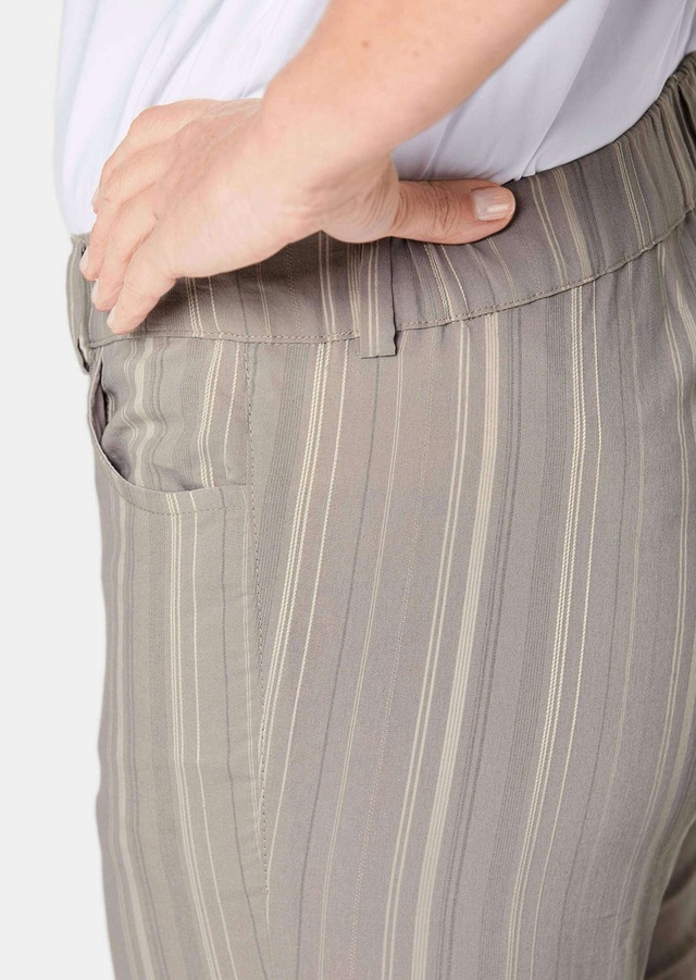 GOLDNER Stoffhose »Kurzgröße Sportliche Strukturhose in elastischer Ware« perfekter Sitz mit viel Komfort