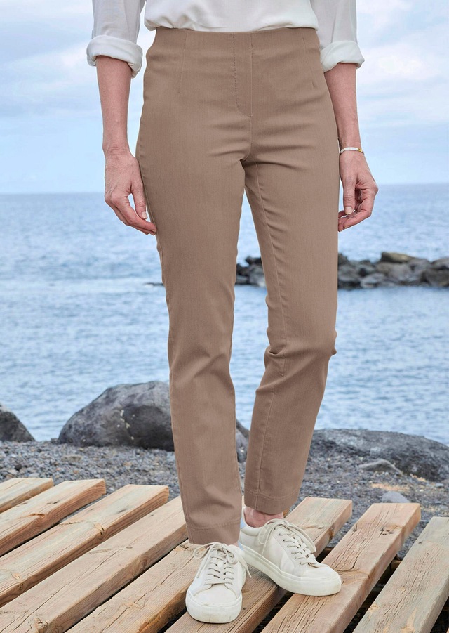 GOLDNER Chinohose »Kurzgröße Knöchellange Velourslederhose LOUISA« Zierleistentaschen hinten