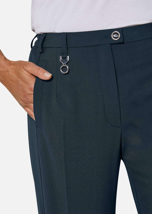 GOLDNER Stoffhose »Kurzgröße Elegante Stretchhose mit Bügelfalten« Bund mit dekorativem Zierteil