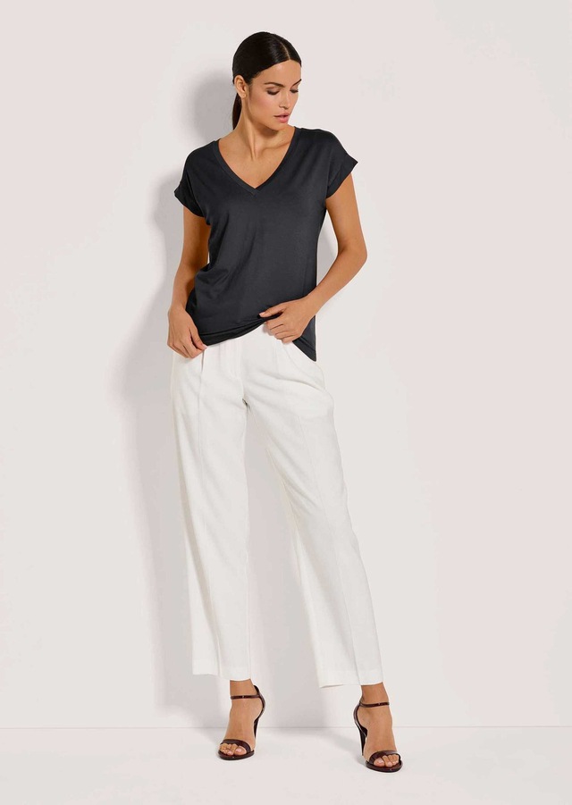 MADELEINE Kurzarmshirt »Shirt Zeitloses Blusenshirt mit V-Ausschnitt«