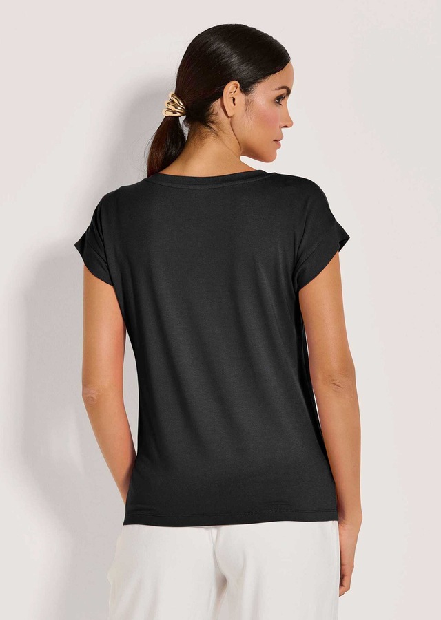 MADELEINE Kurzarmshirt »Shirt Zeitloses Blusenshirt mit V-Ausschnitt«