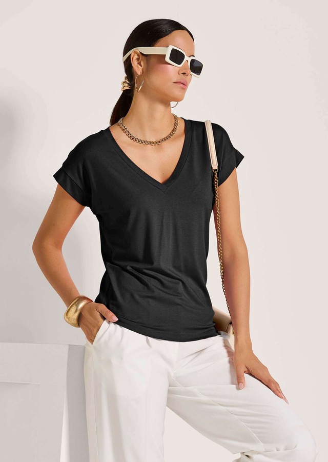 MADELEINE Kurzarmshirt »Shirt Zeitloses Blusenshirt mit V-Ausschnitt«