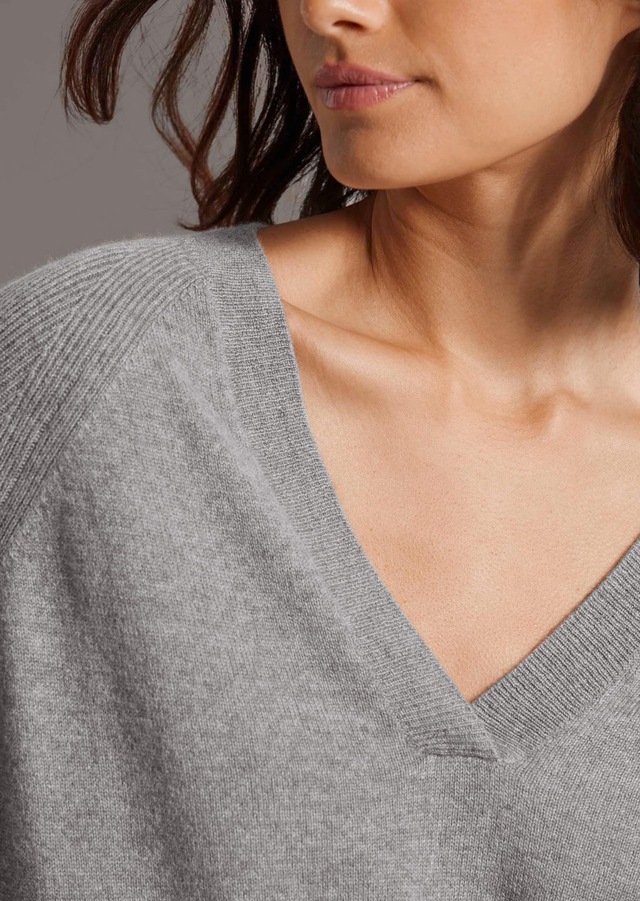 MADELEINE Longpullover »Pullover Kaschmirpullover mit V-Ausschnitt« Edles Maschenbild