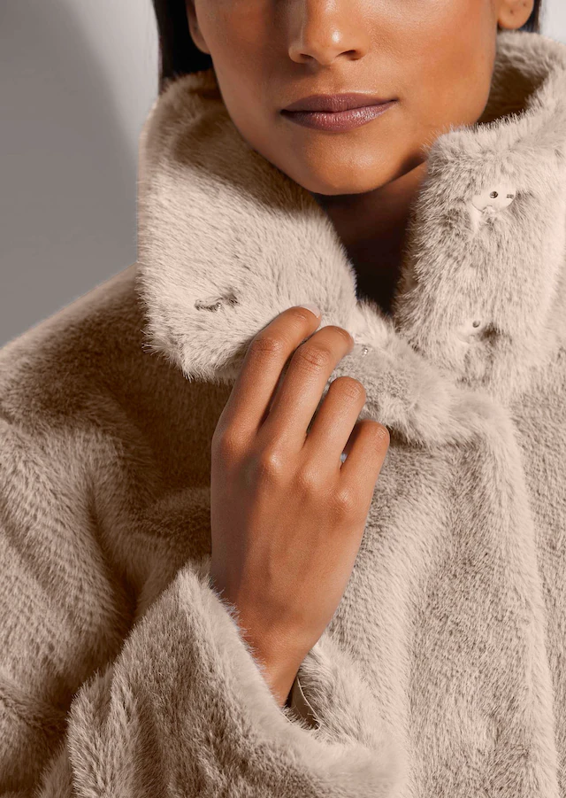 MADELEINE Kurzjacke »Jacke Webpelz-Kurzjacke mit Stehkragen« Stehkragen