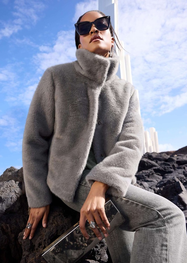 MADELEINE Kurzjacke »Jacke Webpelz-Kurzjacke mit Stehkragen« Stehkragen