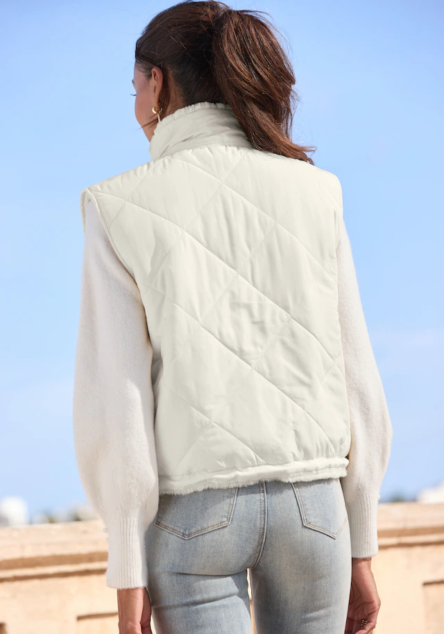 LASCANA Wendeweste », wendbare Steppweste mit flauschigem Fellimitat« kuschelige Plüschweste, ideal zum Layering im Herbst, leicht wattiert