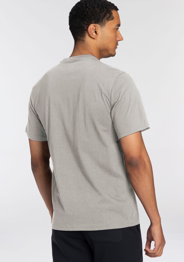 Converse T-Shirt »STANDARD FIT CENTER FRONT LARGE LOGO STAR CHEV SS TEE« Kurzarm, mit Rundhalsausschnitt, aus Baumwolle