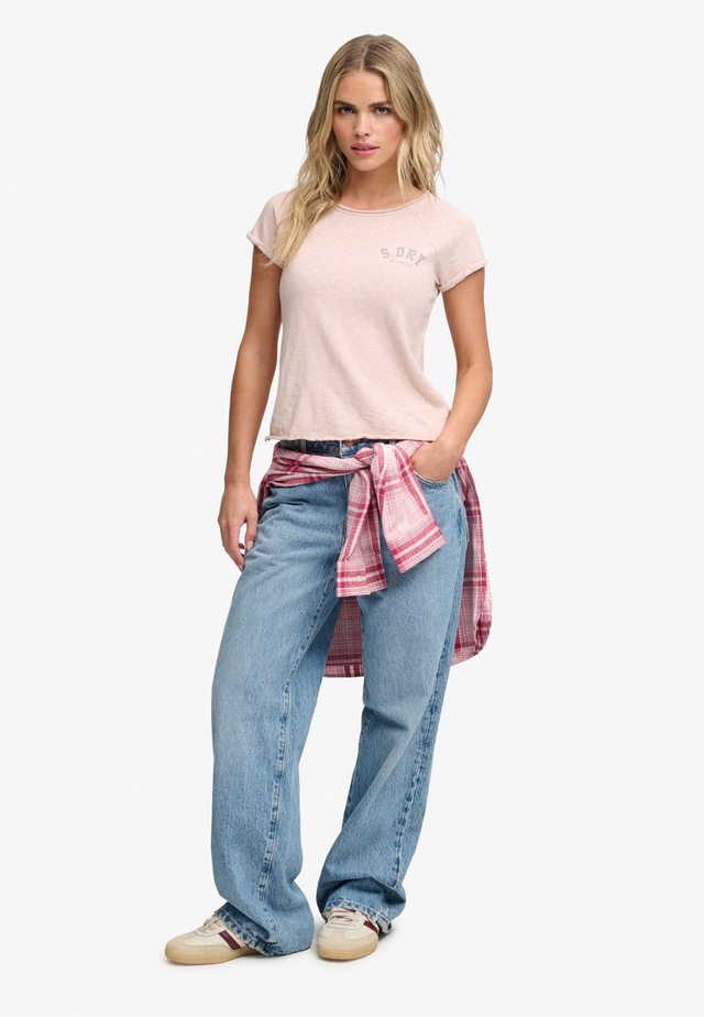 Superdry Kurzarmshirt »ATH ESS SLUB GRAPHIC TEE« Baumwolle, skinny fit