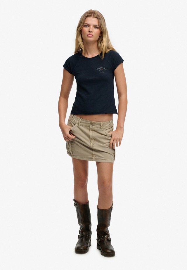 Superdry Kurzarmshirt »ATH ESS SLUB GRAPHIC TEE« Baumwolle, skinny fit