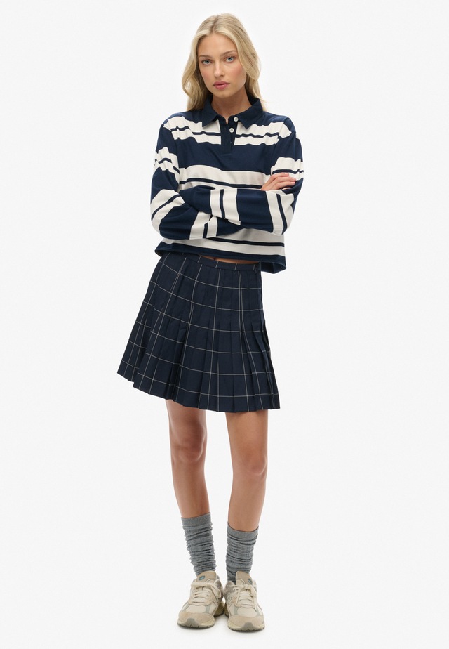 Superdry Langarm-Poloshirt »ATH ESS CROPPED STRIPE RUGBY« Packung, 2 aus Baumwolle und Single Jersey, Oversize-Passform, mit Polokragen