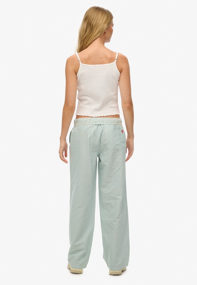 Superdry Cargohose »COTTON STRIPE ELASTIC TROUSER« aus Baumwolle und Jersey, Relaxed Fit, gestreifte Optik