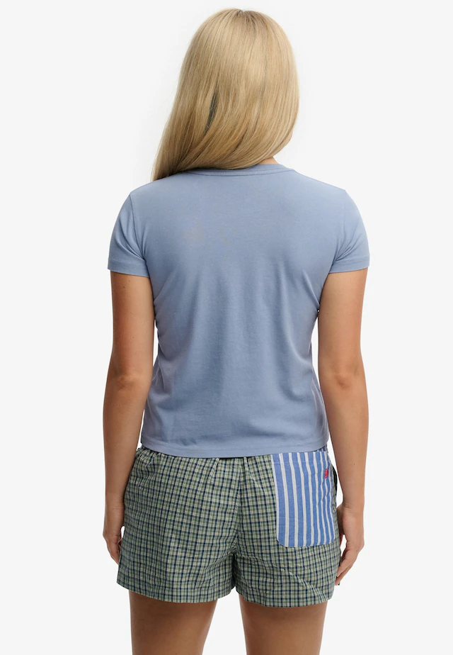 Superdry Print-Shirt »ATH ESS FITTED GRAPHIC TEE« aus Baumwolle und Single Jersey, Slim Fit, mit Rundhalsausschnitt