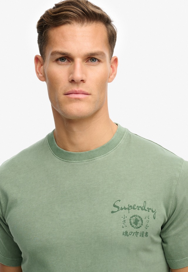 Superdry Rundhalsshirt »TOKYO NARRATIVE LOOSE TEE« mit coolem Tattoo-Print