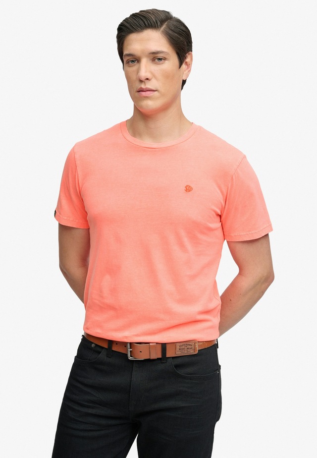 Superdry Rundhalsshirt »CLASSIC ESSENTIAL NEON TEE« Relaxed Fit, aus Baumwolle und Single Jersey, Kurzarm