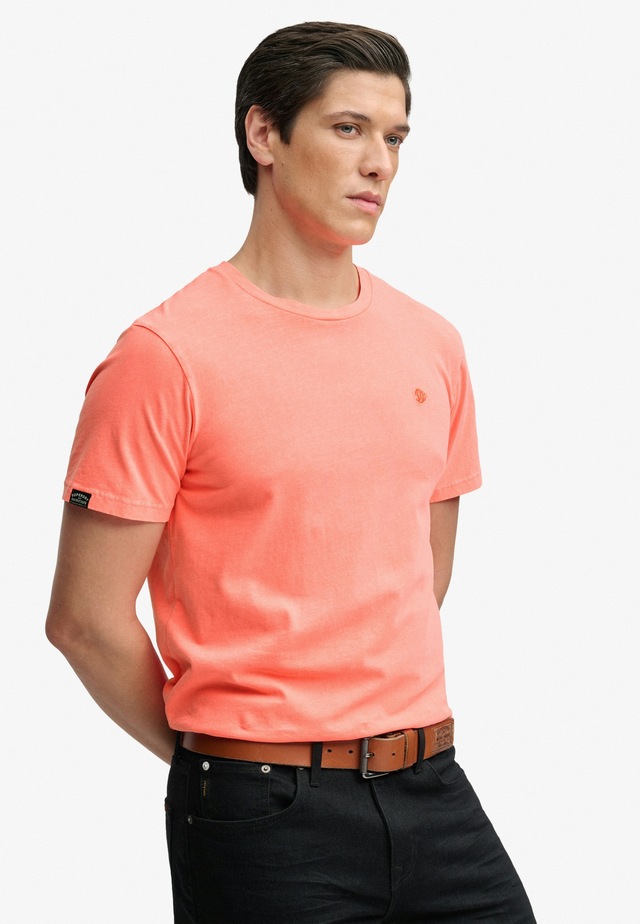 Superdry Rundhalsshirt »CLASSIC ESSENTIAL NEON TEE« Relaxed Fit, aus Baumwolle und Single Jersey, Kurzarm