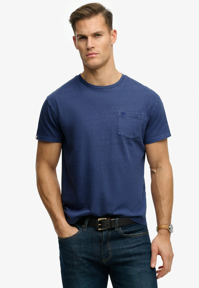 Superdry »COTTON CLASSIC LINEN PKT TEE« Baumwollmischung, relaxed fit aus luftig leichtem Baumwoll-Leinen-Mix Superdry »COTTON CLASSIC LINEN PKT TEE« Baumwollmischung, relaxed fit aus luftig leichtem Baumwoll-Leinen-Mix